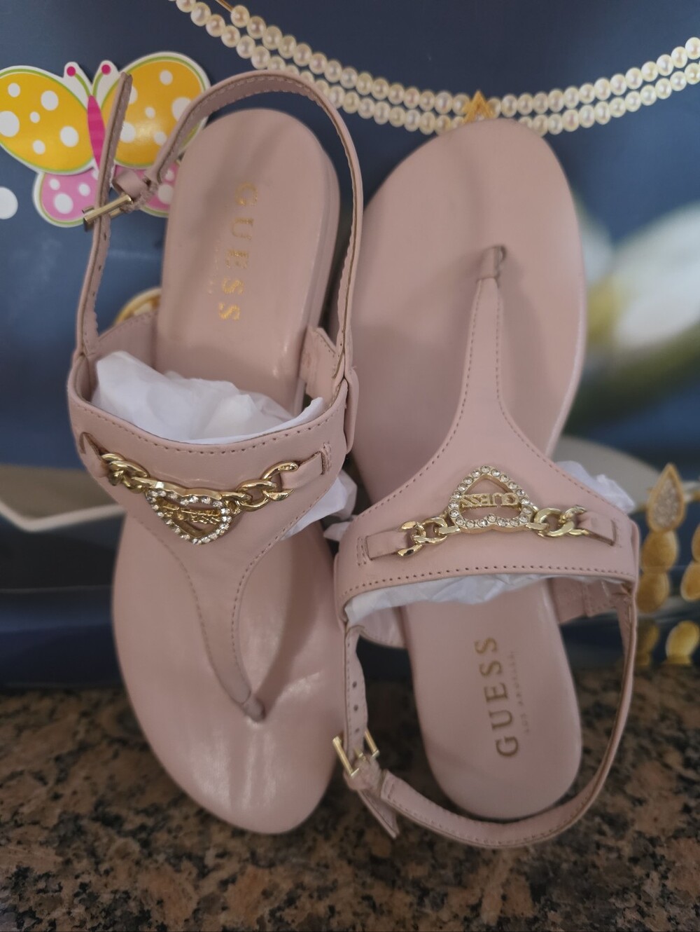 GUESS Los Angeles Gold Tone And Crystal Embemished Heart Sandles Pink Size 7